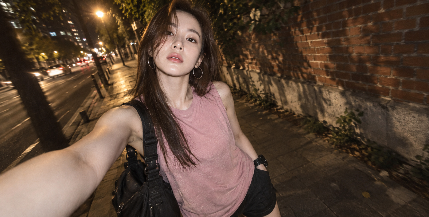电影感直闪夜街成年女性抓拍