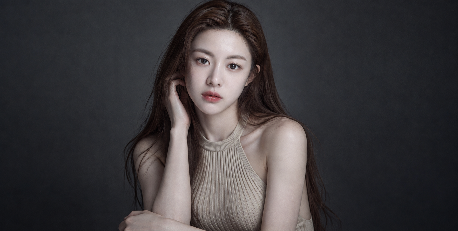 韓国風ミニマルでエレガントなニットの女性肖像