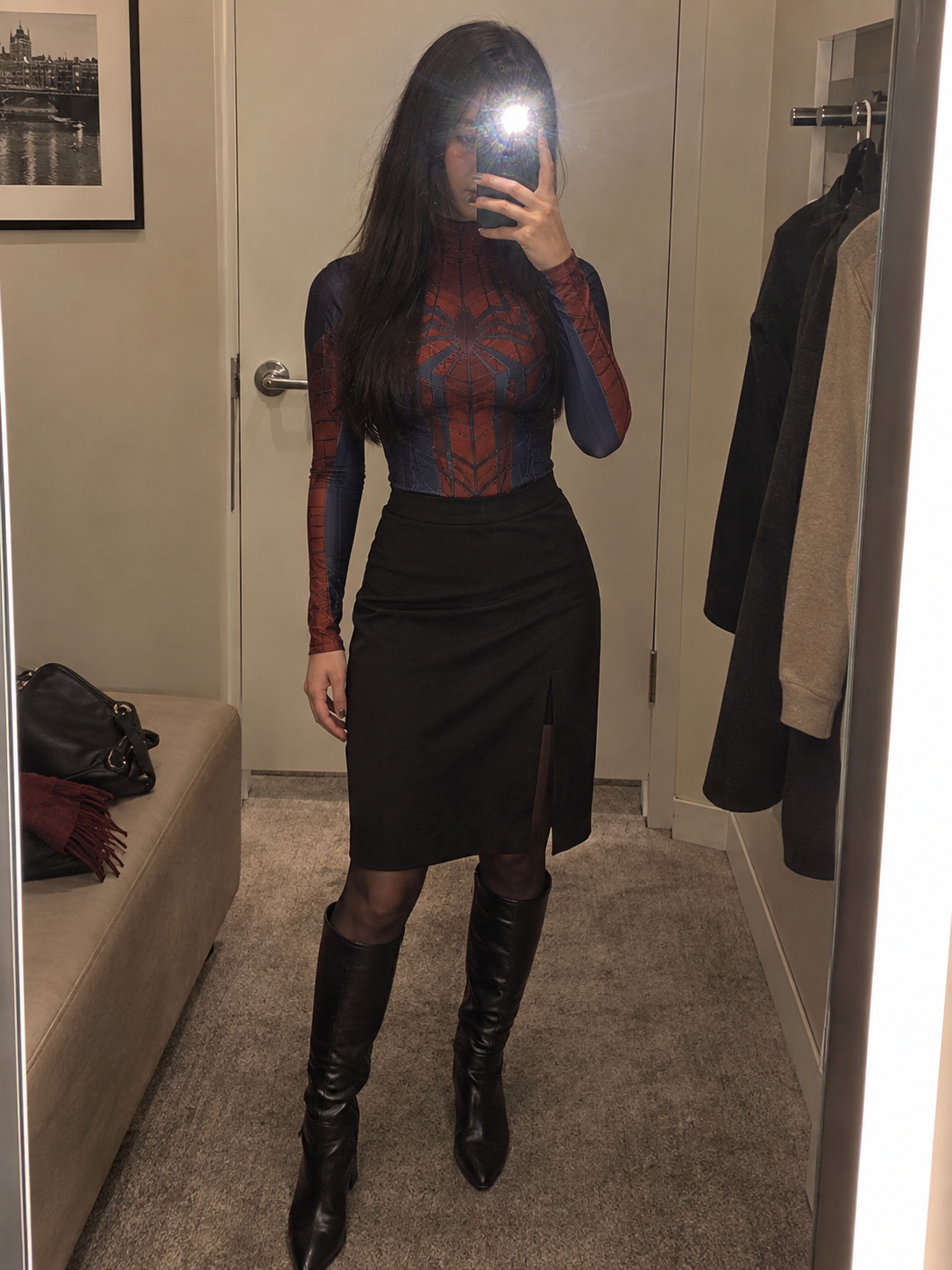 试衣间蜘蛛侠紧身衣少女自拍