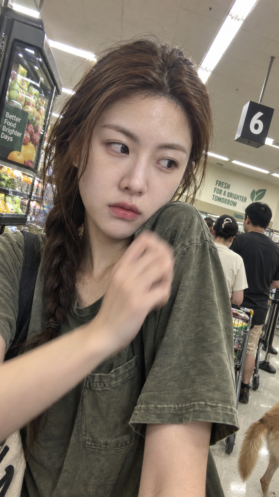安価なAndroidのフロントカメラで誤撮影された韓国人成人女性のスーパーマーケットの瞬間