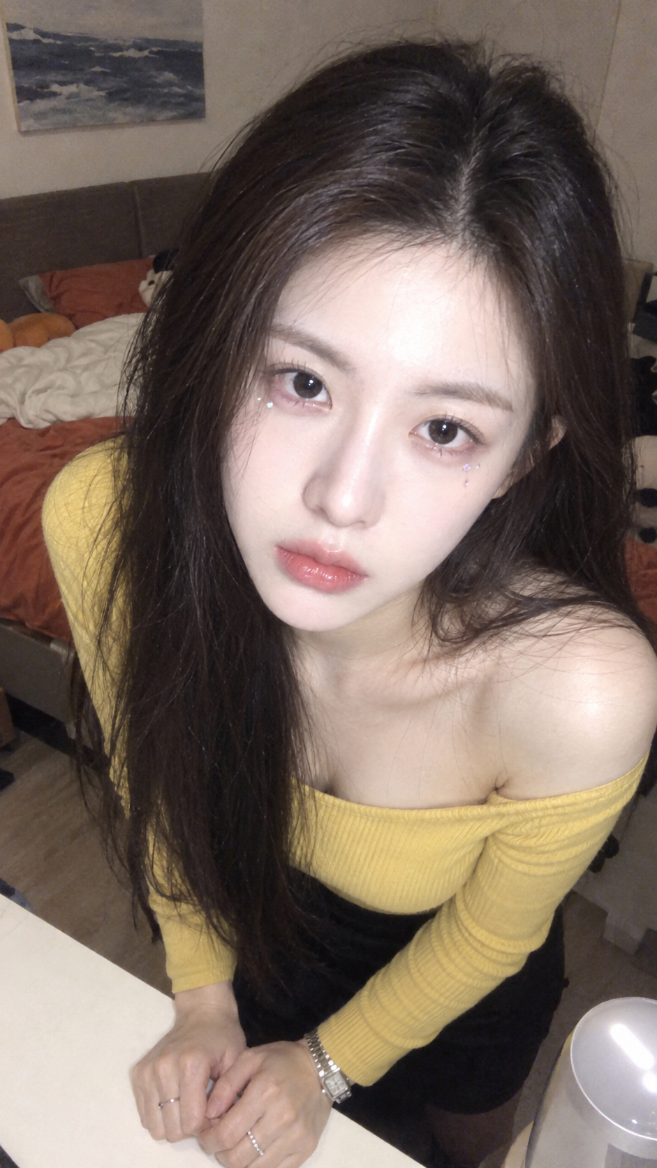 Ảnh selfie đời thường của phụ nữ Đông Á phong cách Android thời kỳ đầu