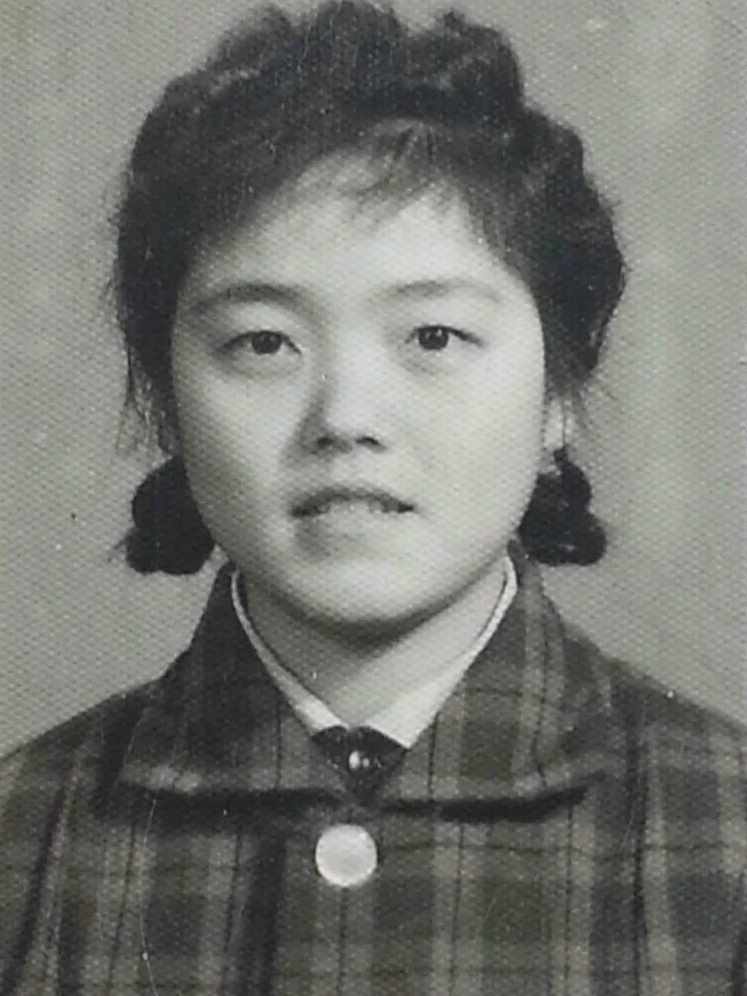 Old photo restoration Automatic fusion of light and shadow Portrait detail accuracy flux kontext editing model