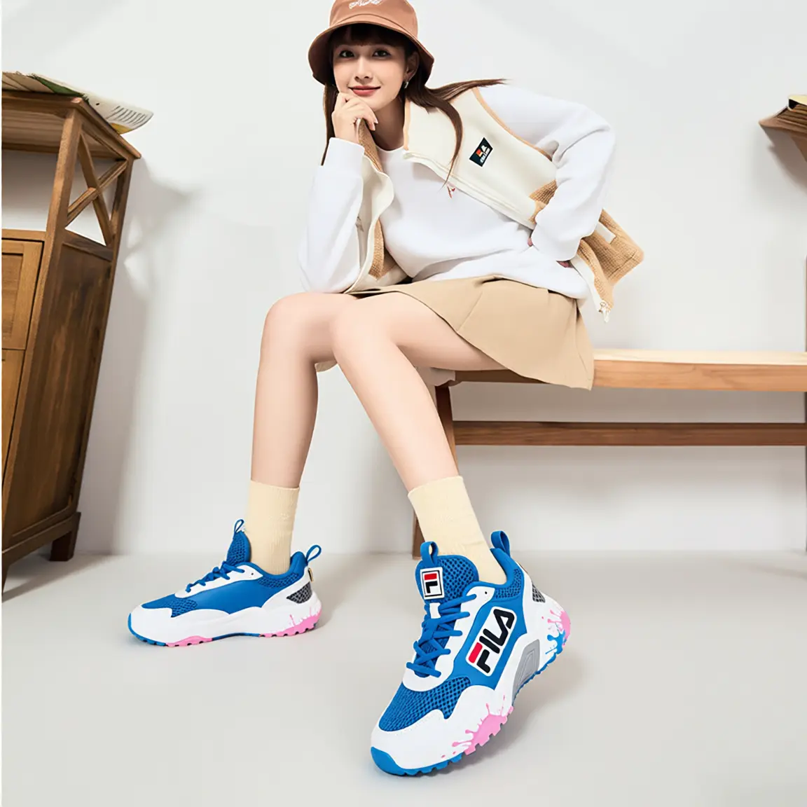 千问鞋模大师 适配电商 效果超越Banana